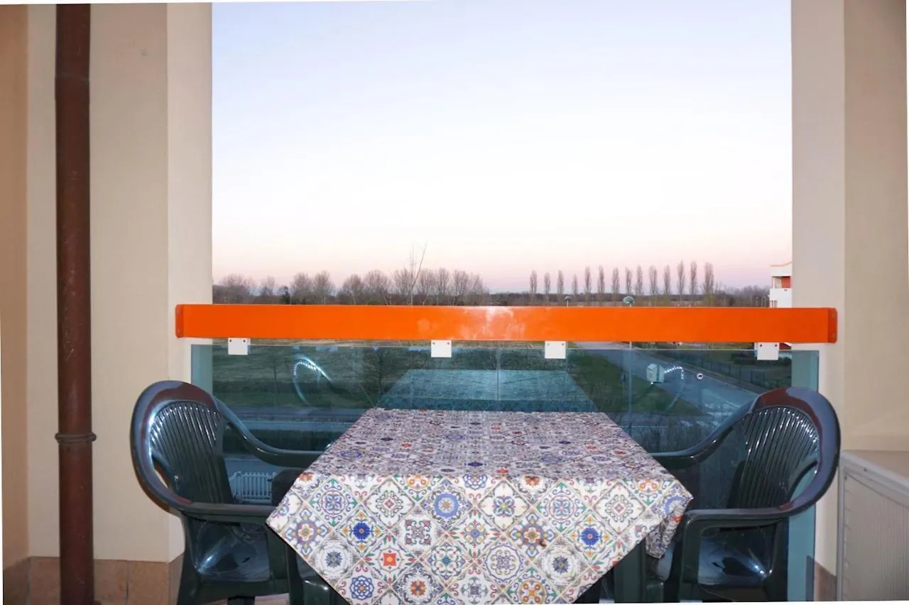 Cozy Flat With Terrace And Shared Pool Appartement Duna Verde Italië