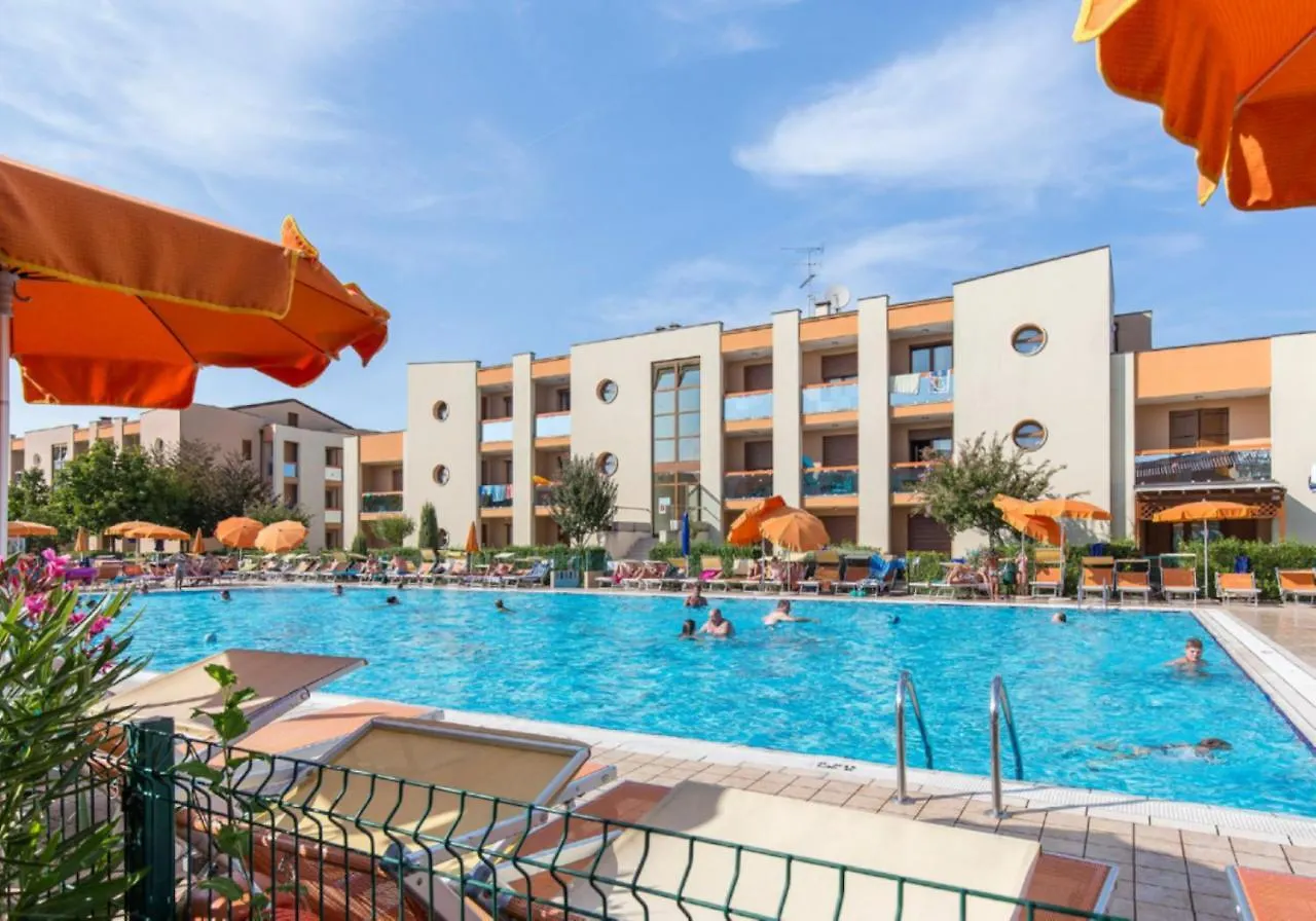 Cozy Flat With Terrace And Shared Pool Appartement Duna Verde Italië
